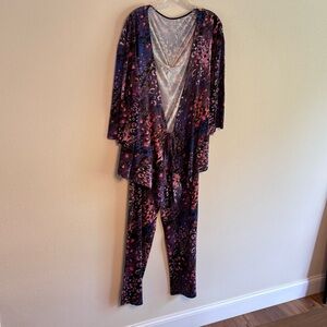 HUE Pastel Patterned Purple and Pink Robe & Pants PJ Set Women’s Size Large